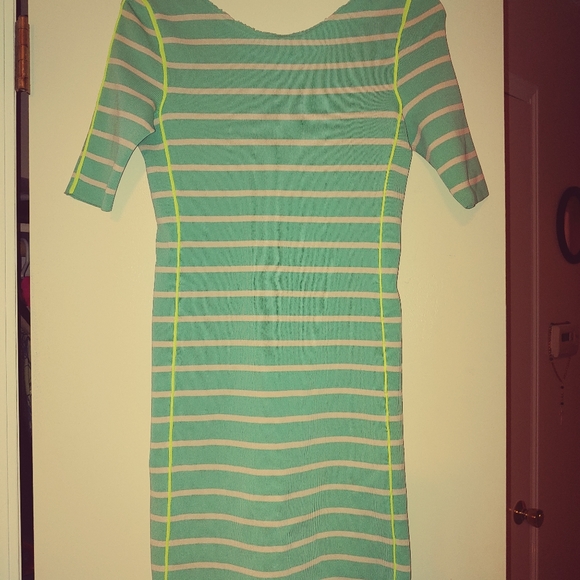 Dress - Picture 4 of 4